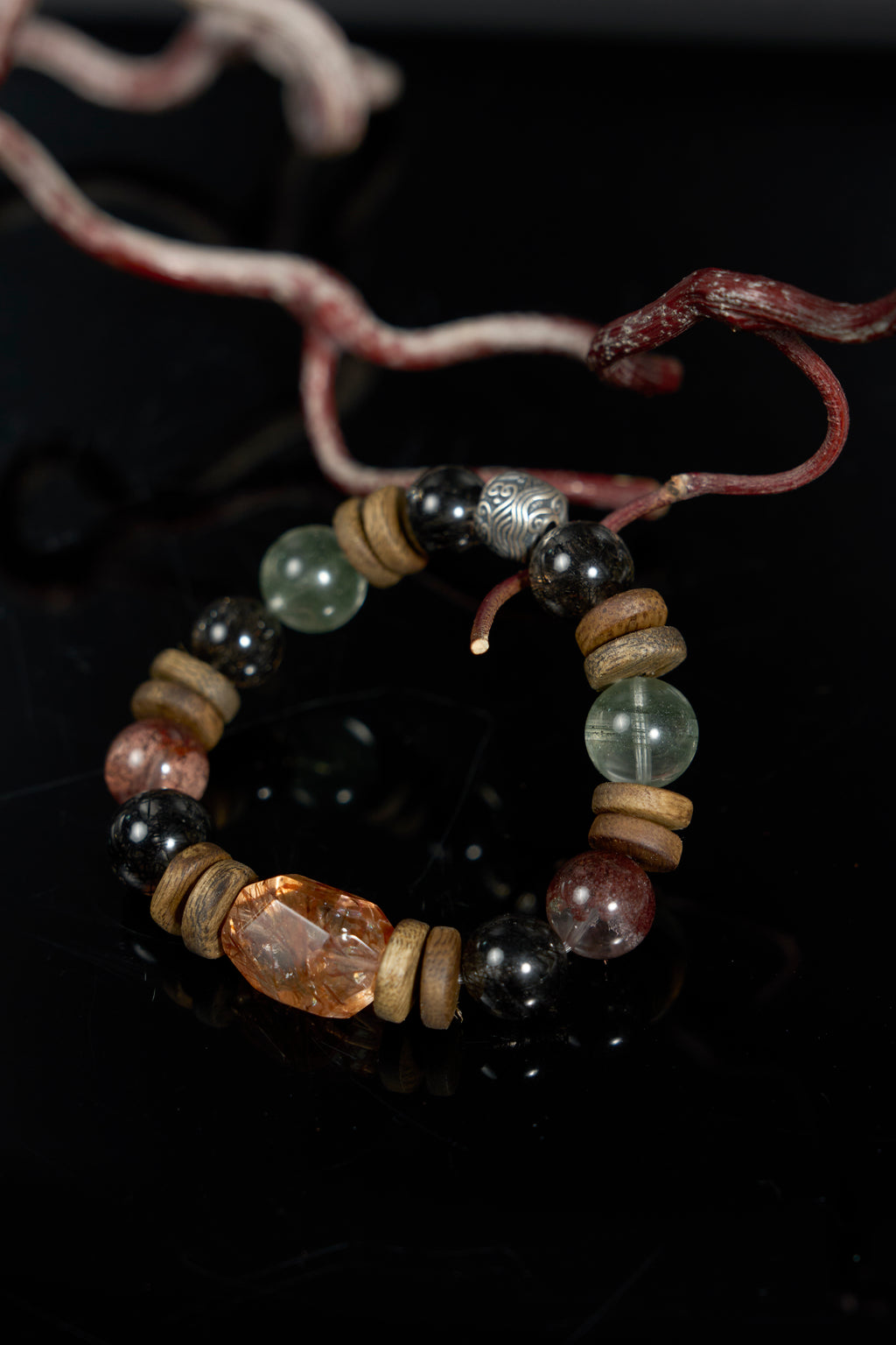 深金色發晶-紅綠幻影沉香木手鍊
