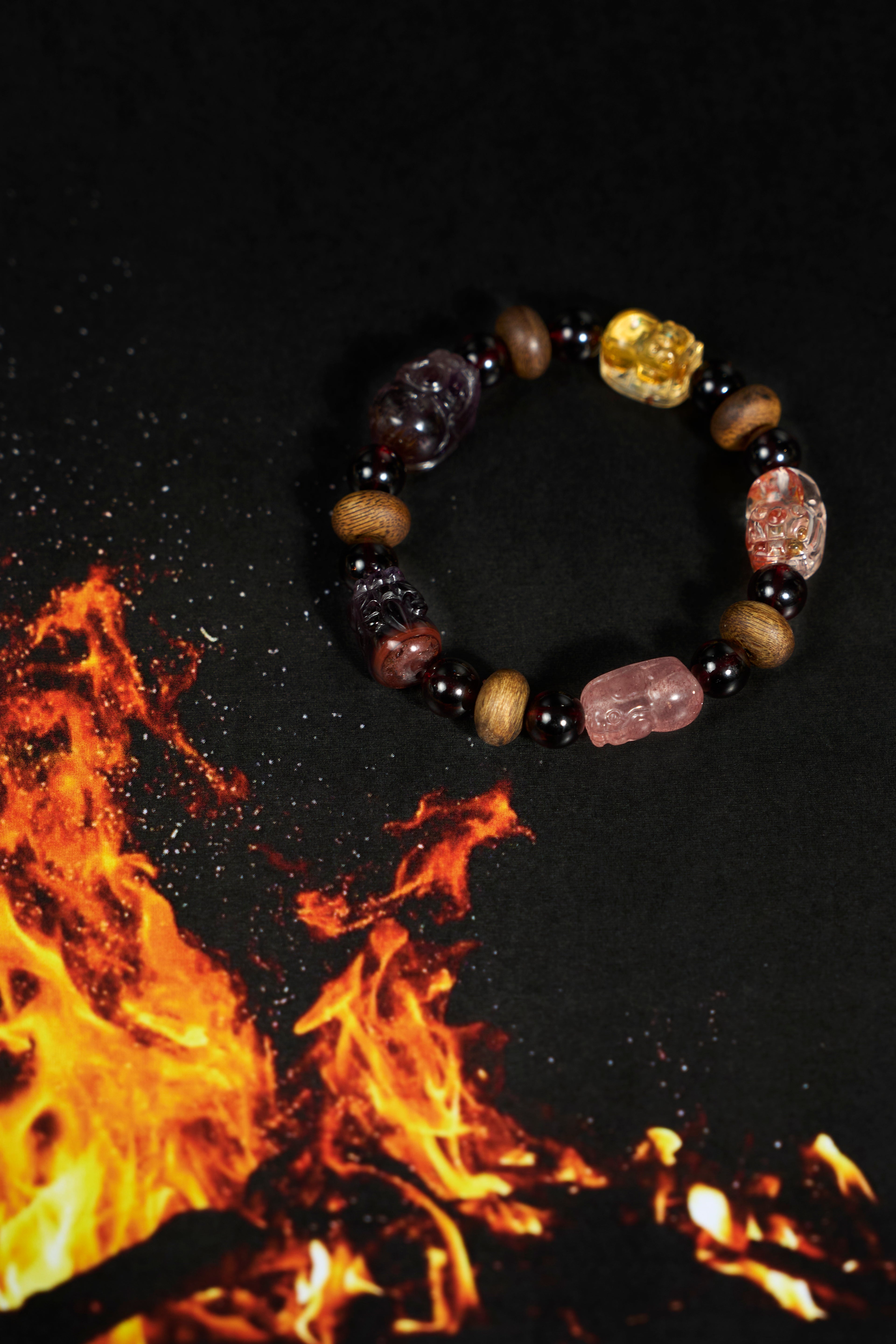 沉香石榴石-紫晶-紅黃赤鐵礦石英貔貅手鐲